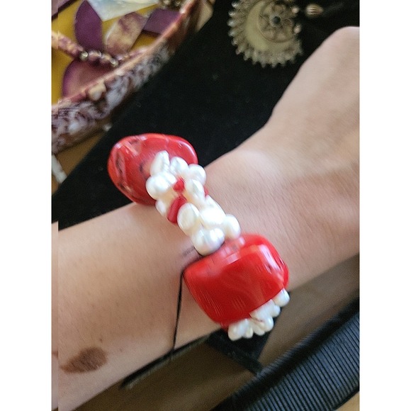 South Sun White And Red‎ Round Beaded Bracelet - Picture 4 of 6